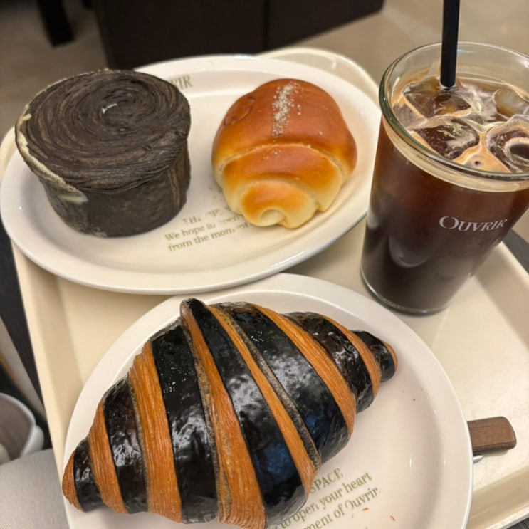  을지로 대형 카페 오뷔르베이커리