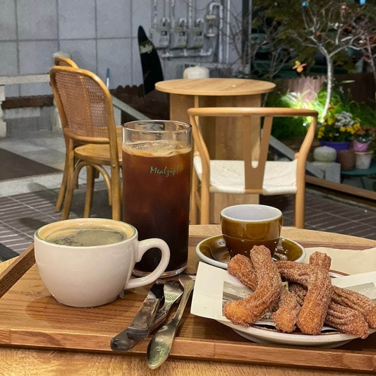  창원가로수길카페 밀집:츄러스,야외자리 분위기 맛집