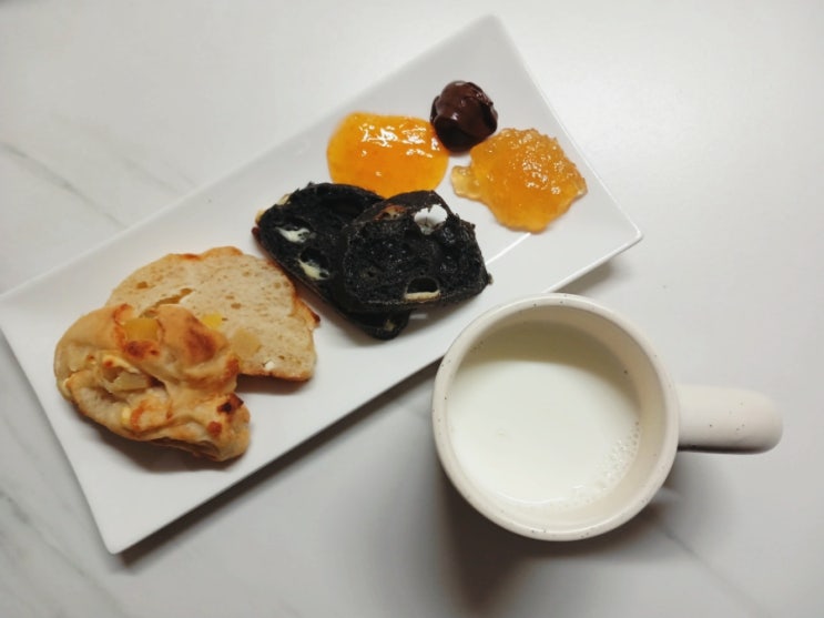  라함베이커리 치아바타 오징어먹물치즈 고구마크림치즈