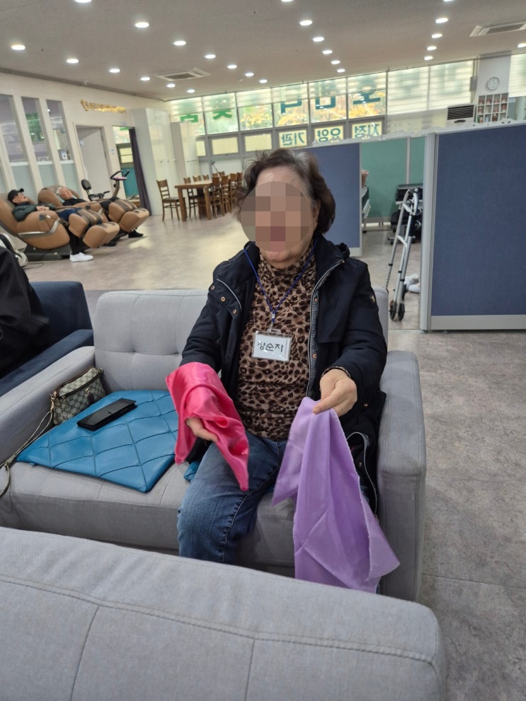  파주효림 주야간보호센터입니다. 한 주 어르신들의 활동!! 사진을 소개 해 드릴 게요. 민요교실,실버노래교실,창의미술, 힘뇌체조,소도구체조,민요노래교실 등 다양한 프로그램 ~~~@@