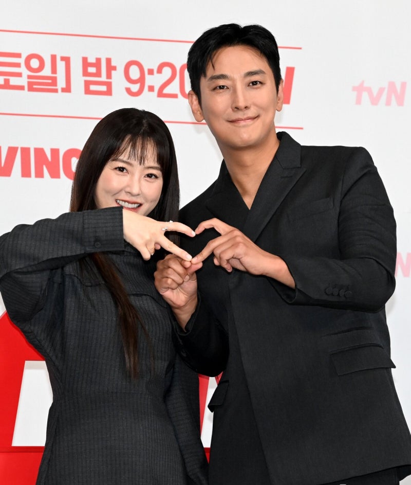 설레는 키차이 주지훈❤정유미, 정년이 후속작 '사랑은 외나무다리에서' 제작발표회 패션 (....