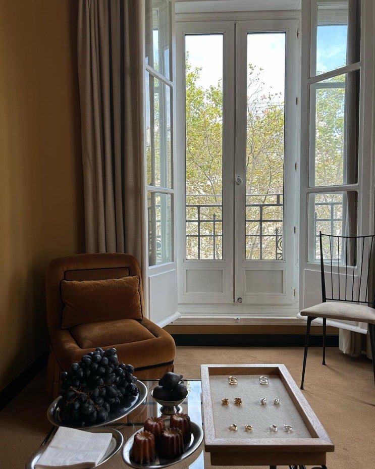  La femme ressort