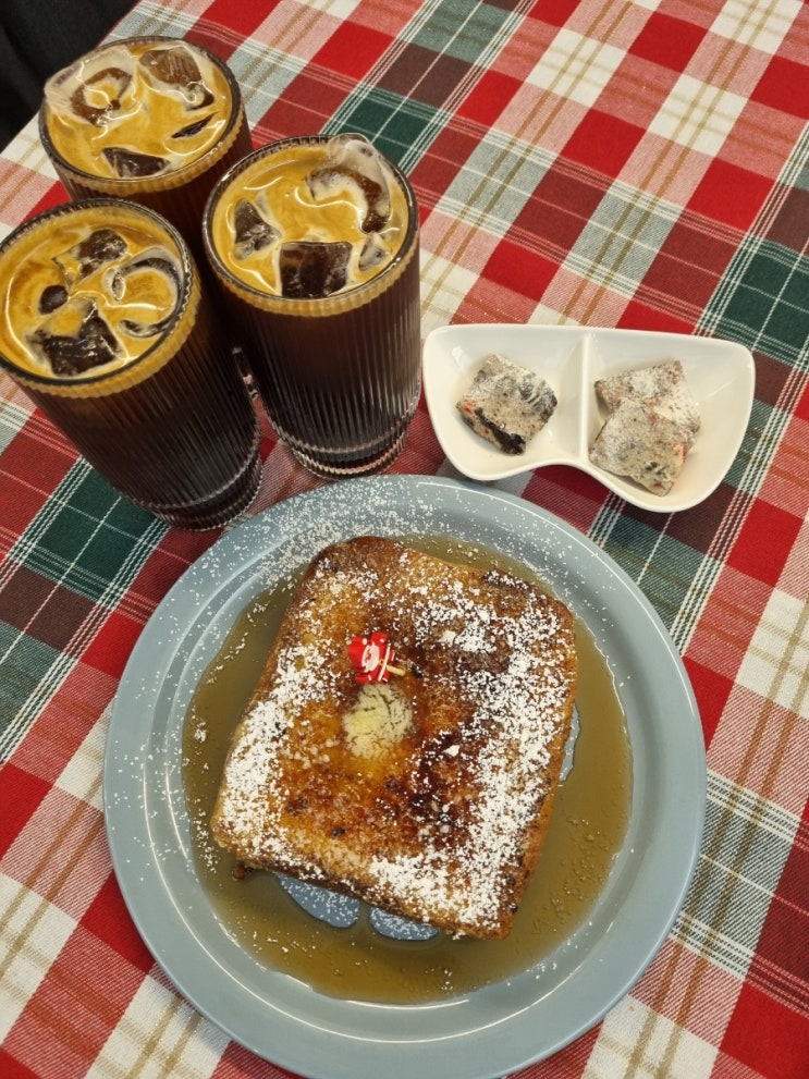  연남동 조용한 카페 연트럴다방 프렌치토스트 맛집