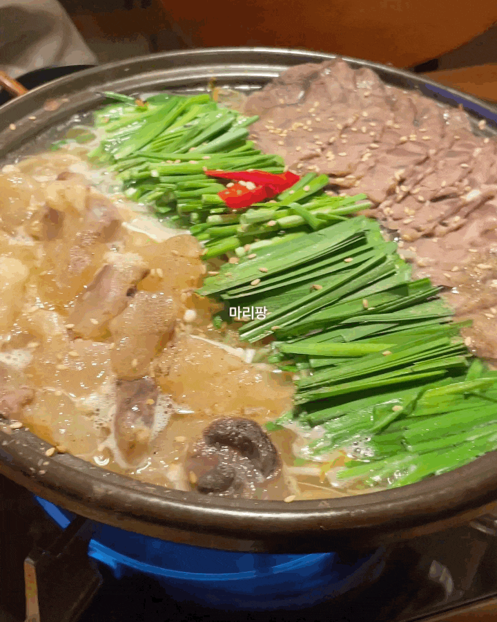  [군포시 금정동] 대형 스크린 있고 안주가 맛있는 '공간' 금정역 아롱사태 전골 맛집