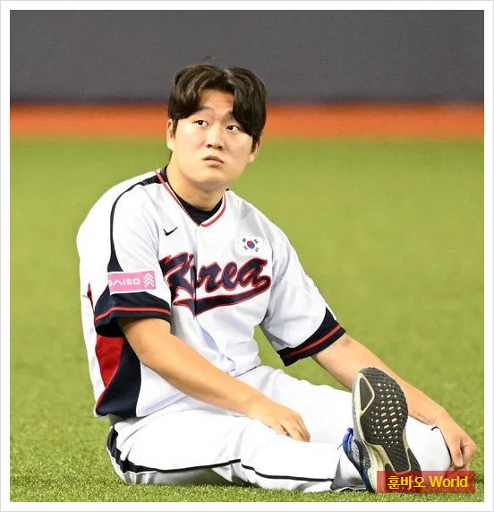 김택연, 신인왕 후보에 머물지 말아야…<b>최일언</b> 코치의 냉정한... 