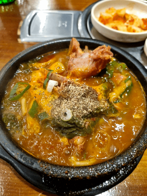  남성역 청기와감자탕 남성역점 뼈다귀해장국
