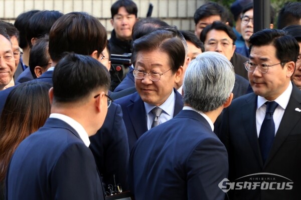 검찰, ‘경기도 <b>법인카드</b> 유용’ 이재명 <b>기소</b>…<b>김혜경</b>은 <b>기소유예</b>