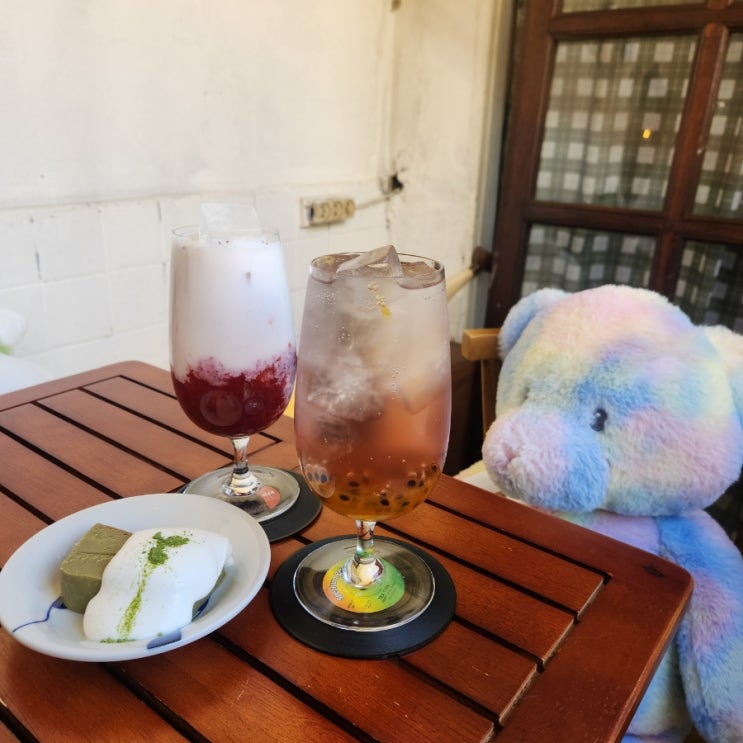  [카페/서울역맛집] 빈티지한 귀여운 느낌의 테린느 맛집 서울역 디저트 카페 <서계동 커피집>