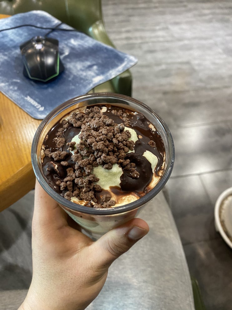  수송동 메가커피 피스타치오프라페 포레스트라떼 메가커피신메뉴할인 메가떡볶이할인 메가커피꿀팁 인기메뉴 추천메뉴