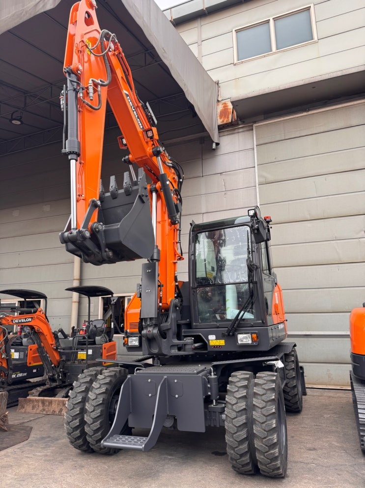  두산 DX100W-7 2024년식 신차 05 타이어식 5W 중고굴삭기
