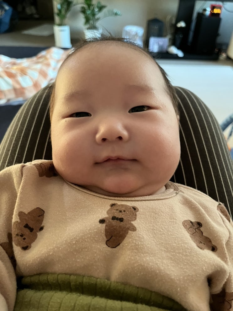  1~2개월 아기 발달특징 - 몸무게 키, 하루 분유 모유 수유량,하루 수면시간, 배앓이 영아산통,배앓이마사지