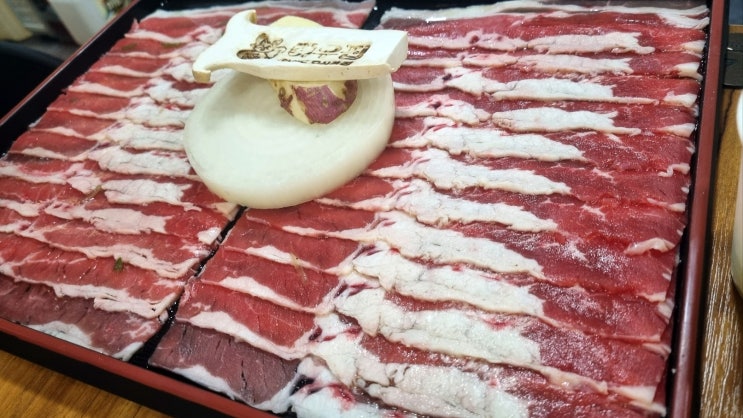  여의도역 맛집 | 솥뚜껑 우삼겹의 진수! 여의도우삼겹집 후기
