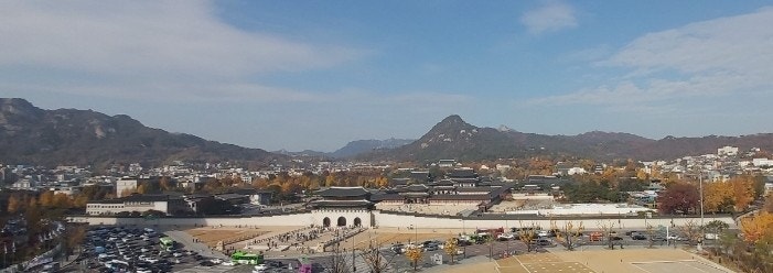 대한민국역사박물관 역사관과 경복궁이 보이는 옥상정원