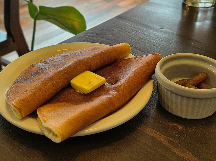  아늑한 분위기의 팬케이크 맛집 광안 신기커피