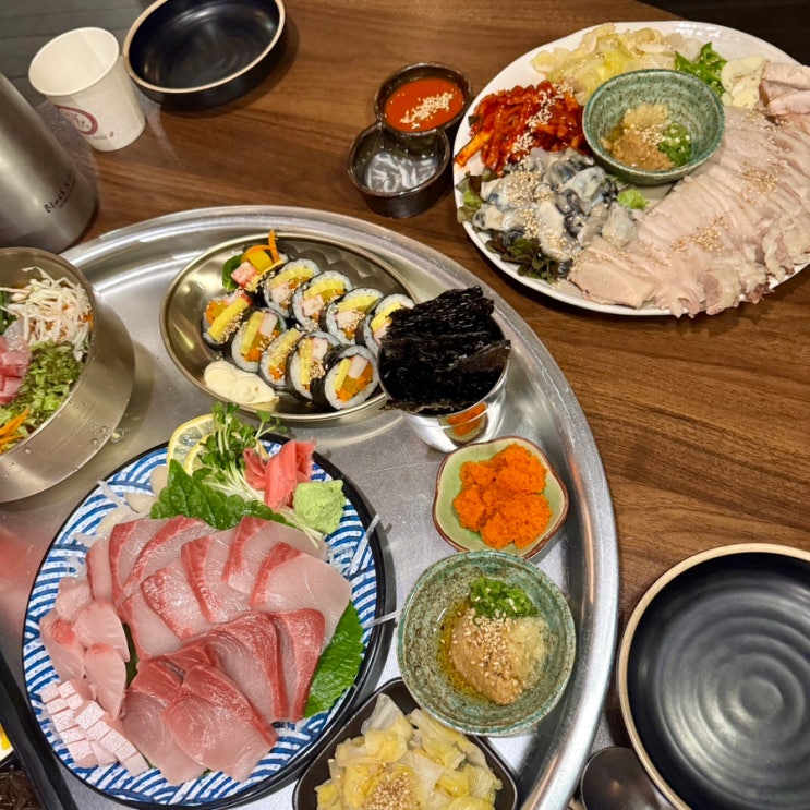  이태원역 맛집 바다포차돌섬 이태원점 방어회 굴보쌈 후기