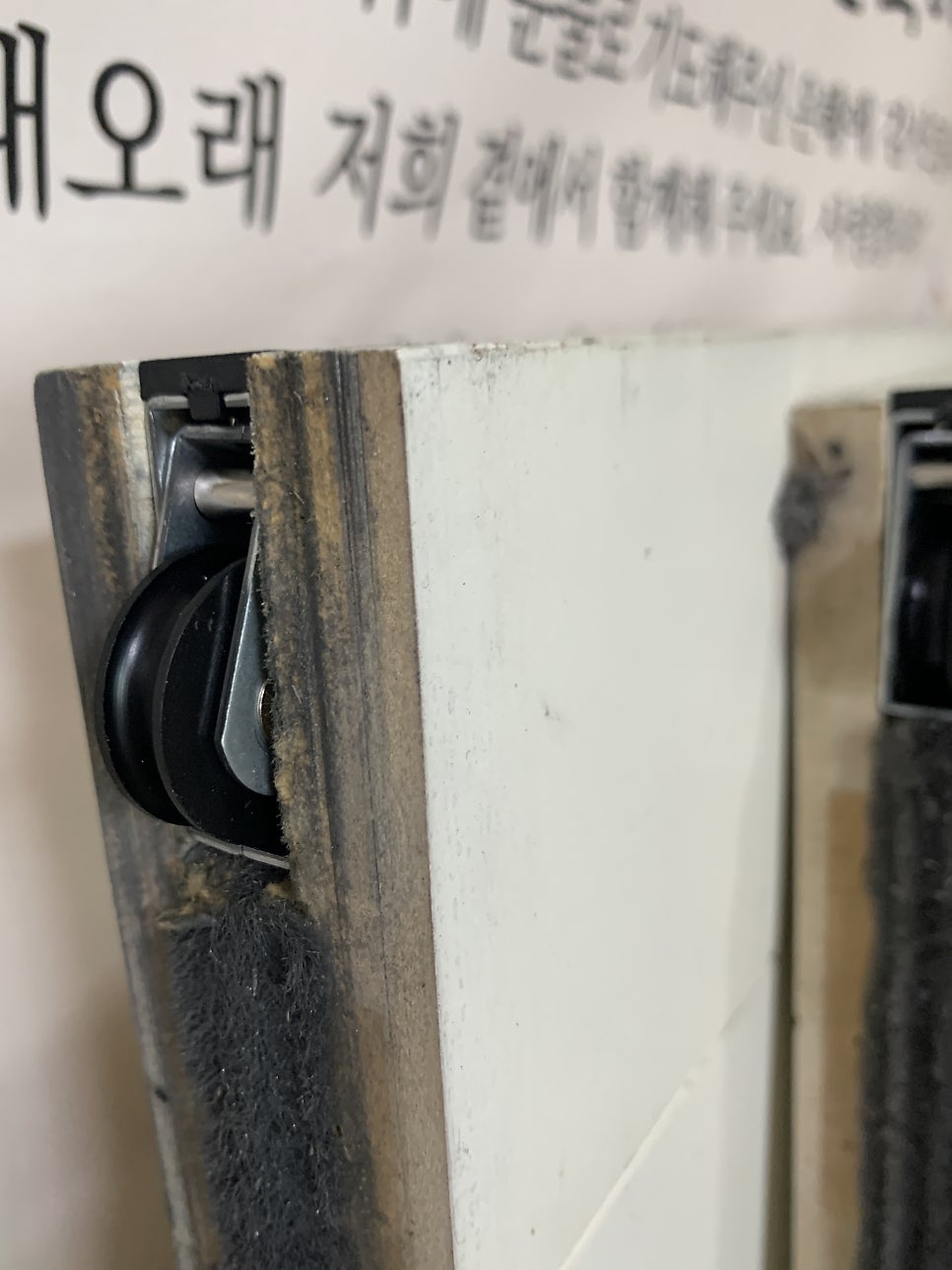 동탄 3연동중문고장수리 미닫이문바퀴교체
