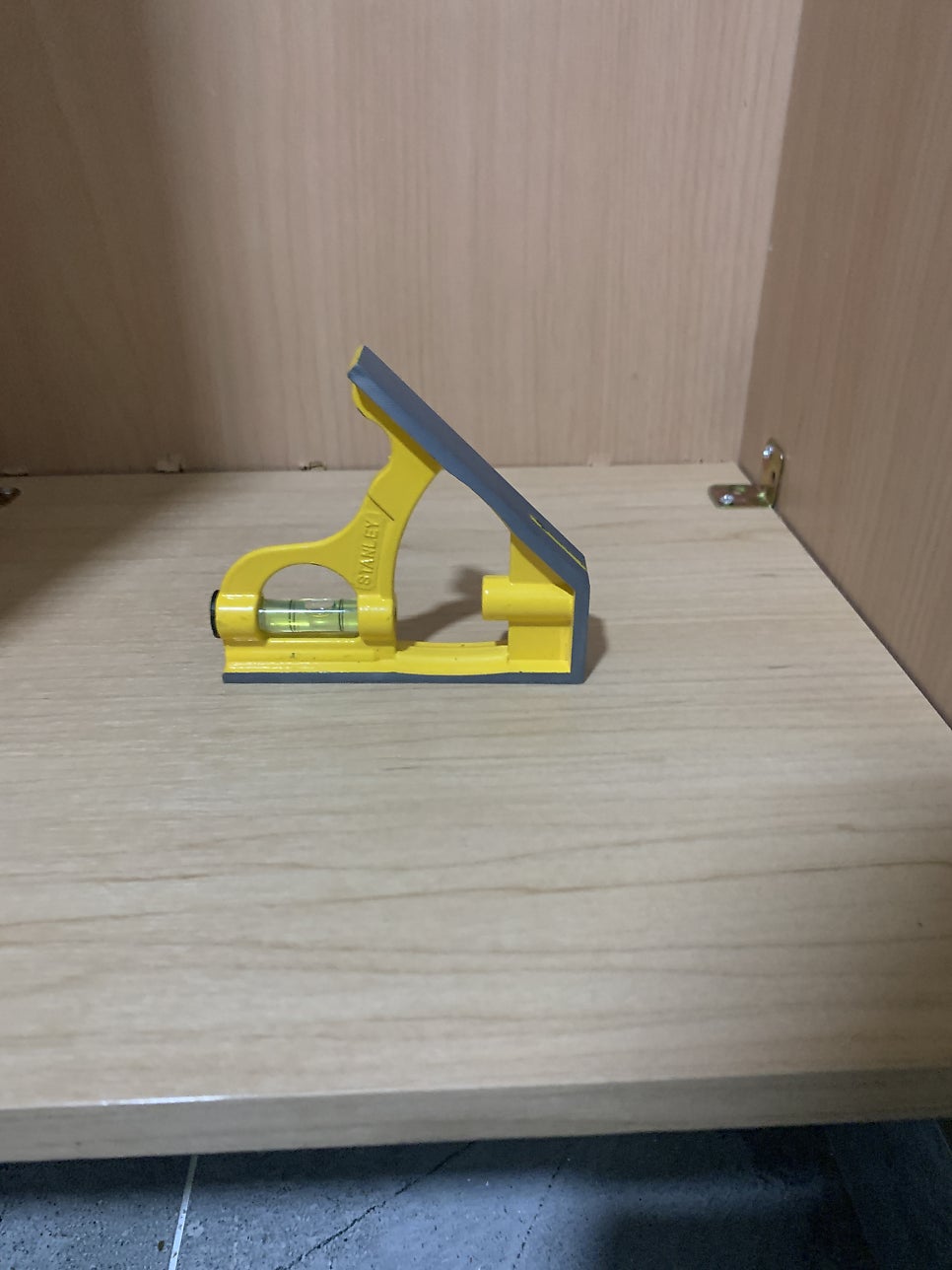 신발장 밑판 떨어진 곳 제작교체