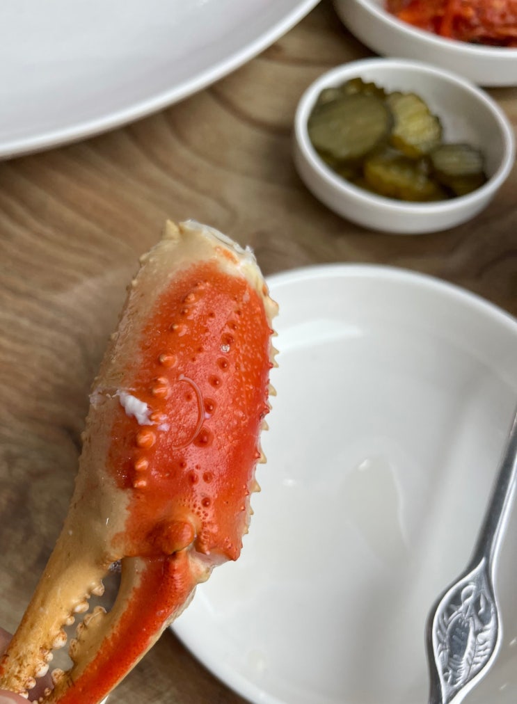  와 대게... 대게 비싼데, 대게 맛있는 건 아닌 것 같기도 함.(엄니 생신이라 대게 처음 먹어봤슈)