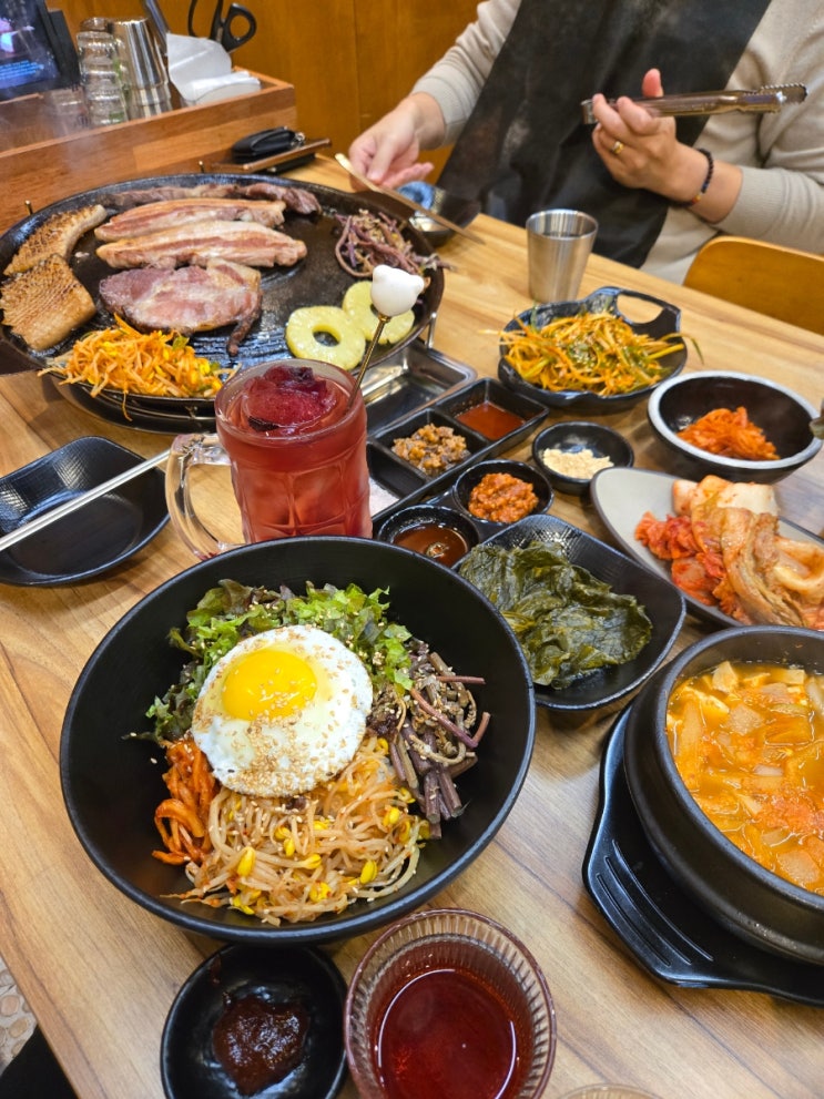  숯불 솥뚜껑삼겹살 룸과 점심식사 가능한 가성비 좋은 검단고기맛집 미돈옥
