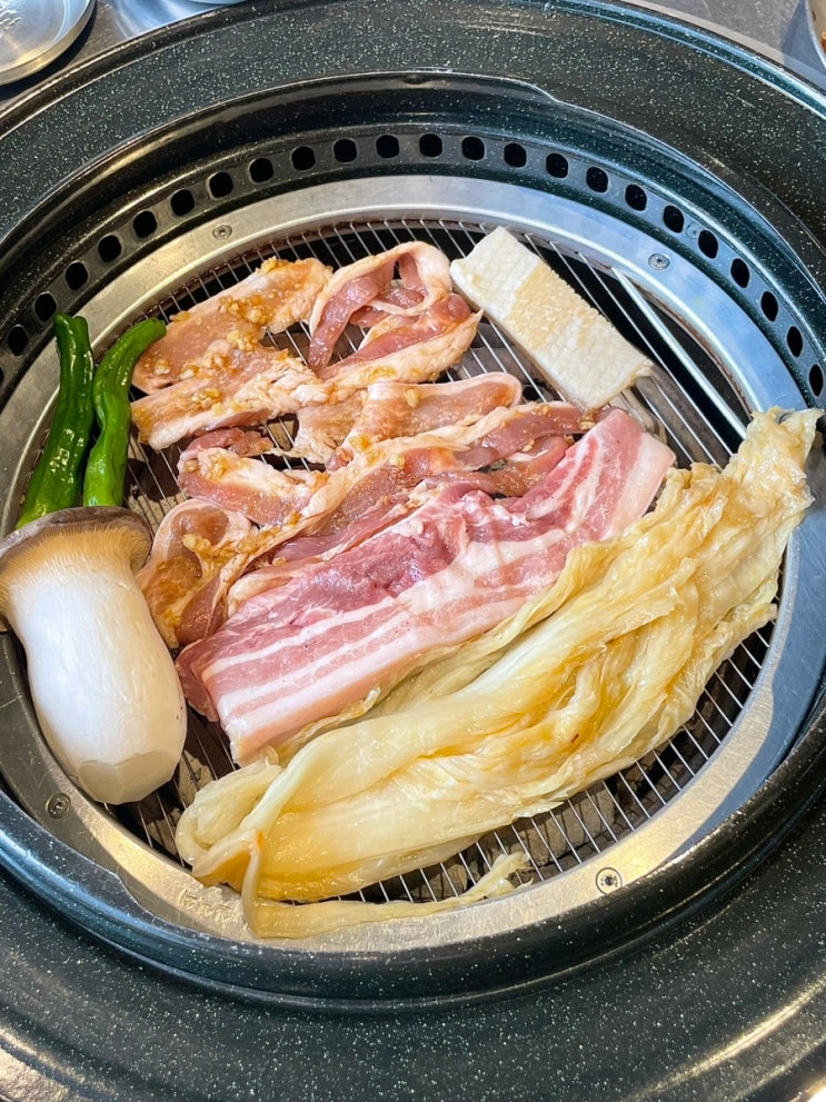  내방역 맛집 돌짱 구워주는 숯불 삼겹살 방배 고기집