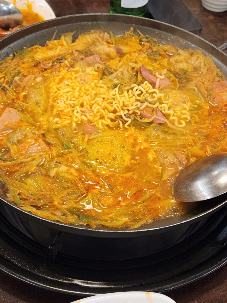  신나게 먹고놀자~~ | 잠실 맛집 | 신의주 부대찌개 | 교촌치킨 | 맛집 탐방~