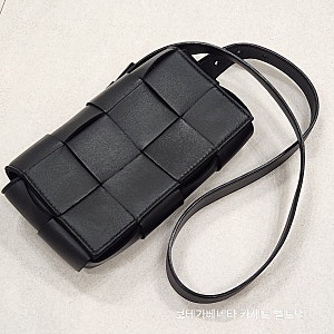 깔끔한 데일리 미니백 Bottega Veneta 보테가베네타 미니 램스킨 레더 벨트 카세트백 블랙 리뷰
