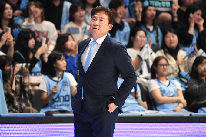 프로농구 김승기<b>감독</b> '<b>선수</b> 폭행 논란' 터질게 터졌다