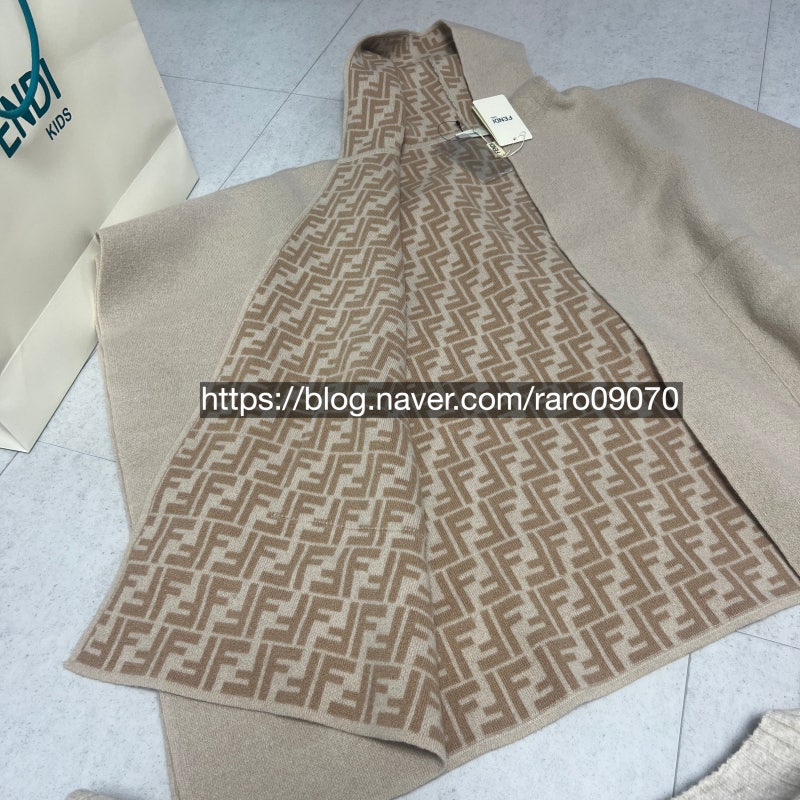펜디 키즈 케이프 판초 베이지 후기