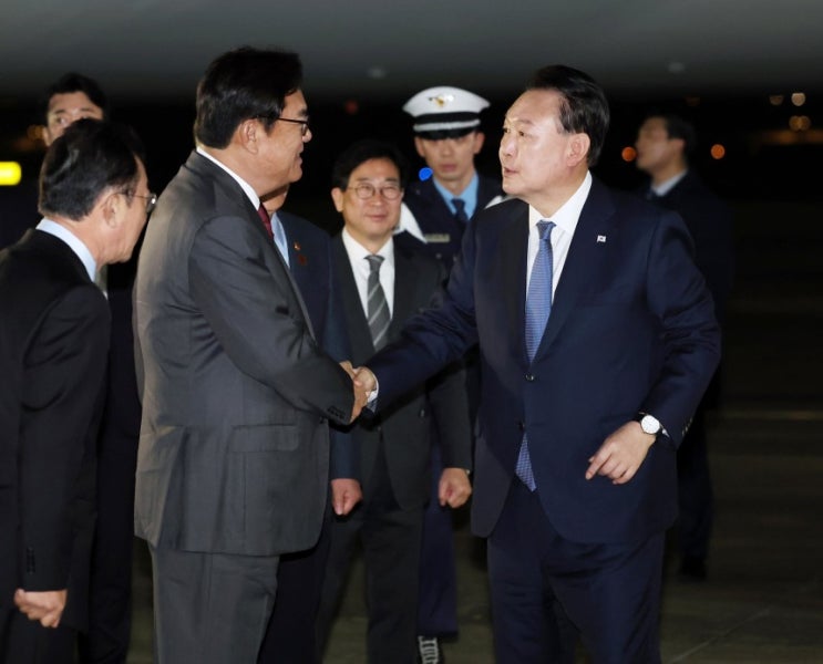 변수·내수 침체에… ‘재정 확대’로 정책 기조 수정 #<b>추경</b>
