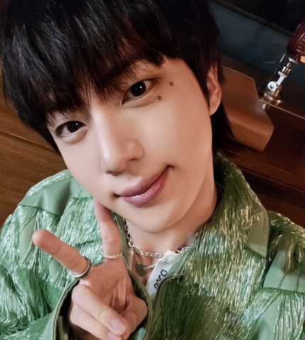 "JIN OUR WWH" <b>방탄소년단</b> 진 '<b>지미 팰런쇼</b>' 폭발적 반응..美... 