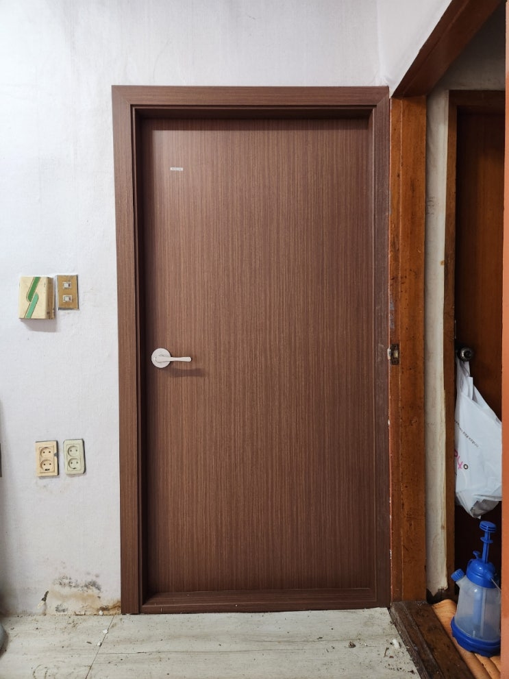  포항 방문교체로 제대로 안닫히는 헌문짝을 깔끔하게 고쳐보세요