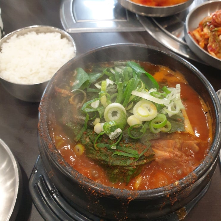 수원 고색동 맛집 마포해장뼈다귀 뼈다귀(돈목뼈) 해장국 솔직후기 수원 고색동 맛집 마포해장뼈다귀 뼈다귀(돈목뼈) 해장국 솔직후기