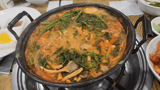  천안시 두정동 믿고먹는 가성비 미나리버섯 칼국수 볶음밥 맛집 등촌샤브칼국수