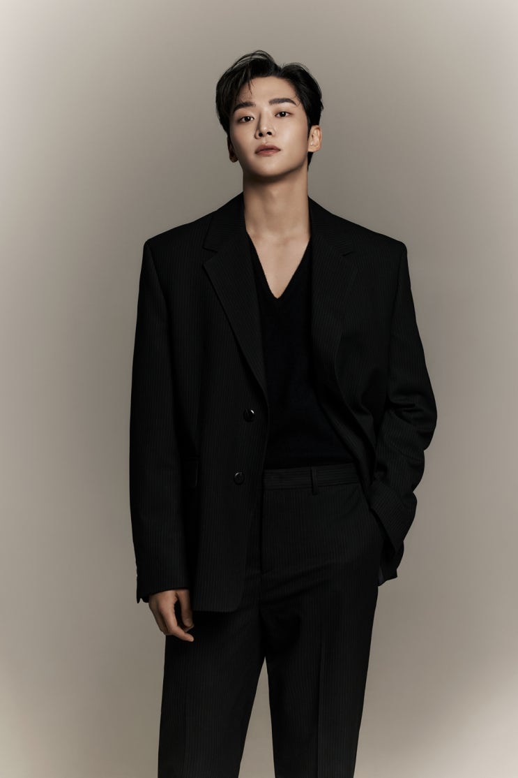 배우 로운, <b>디즈니</b>+ 최초 오리지널 사극 시리즈 ‘<b>탁류</b>’ 주인공... 