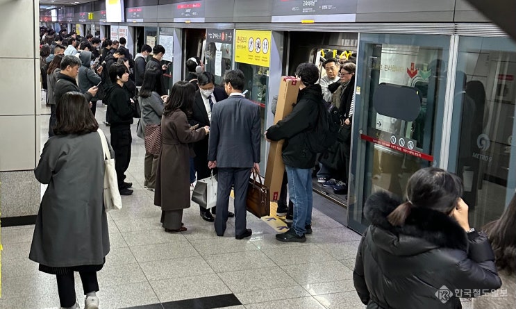  철도노조도 "내달 5일 총파업" 예고…'연말 수도권 교통난' 우려 [한국철도일보]