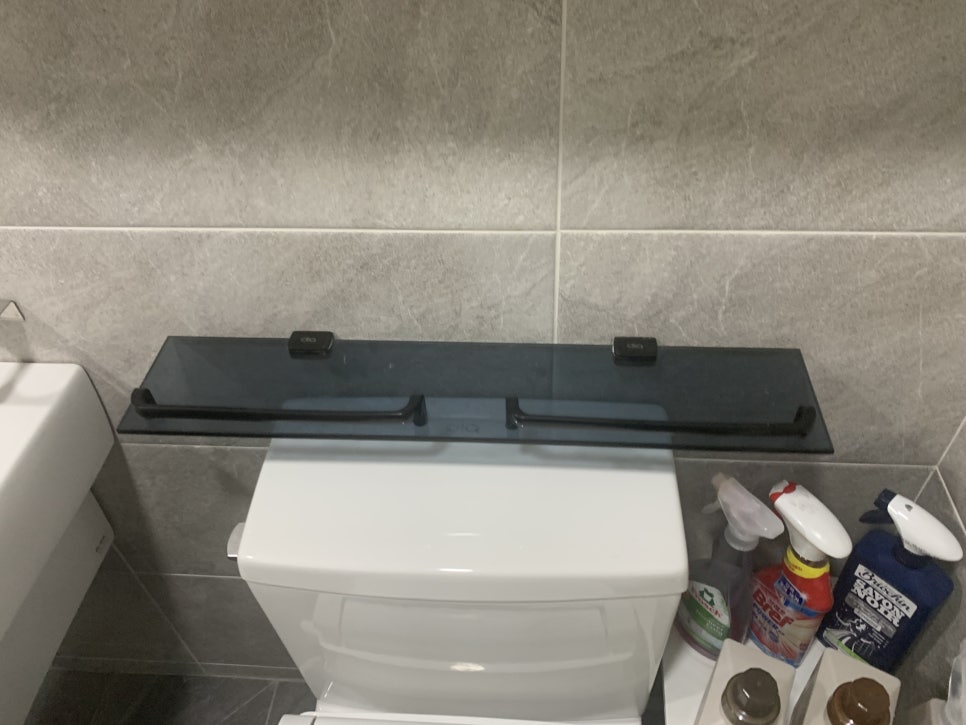 욕실 인조대리석 일자선반 철거후 젠다이 시공