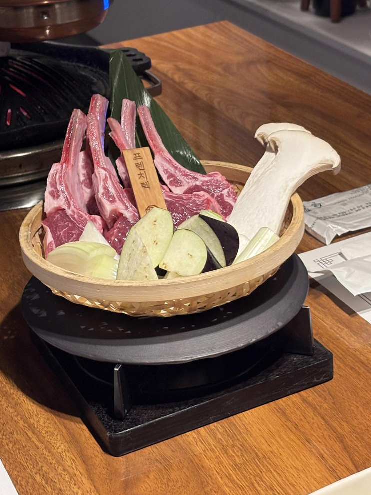  구램, 양고기 맛집에서 혼자만의 여유를 즐길 수 있는 특별한 시간