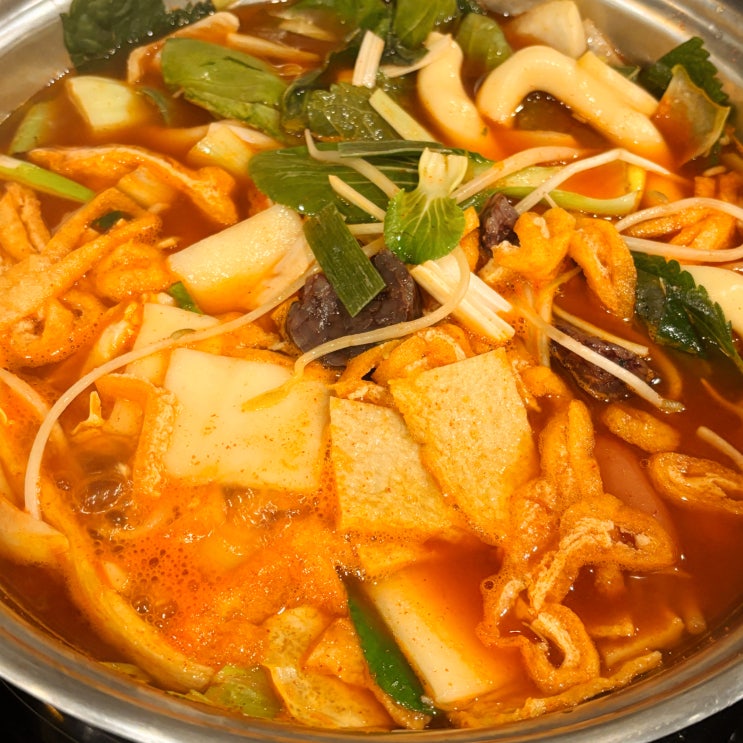  떡볶이 무한리필로 즐길 수 있는 떡볶이뷔페 '두끼 인천논현점'