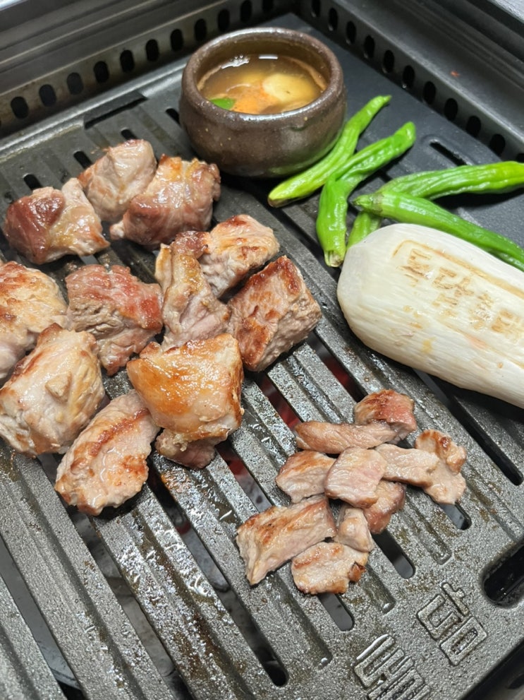  고기부터 분위기까지 완벽! 제주공항 맛집 돌담흑돼지 제주공항점 방문 후기