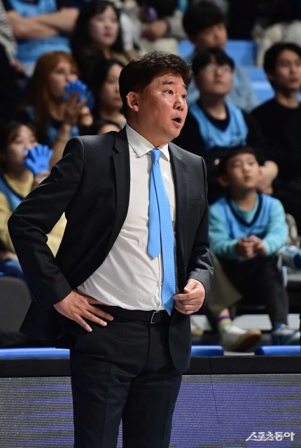 ‘<b>선수</b> 폭행 논란’ 김승기 <b>소노 감독</b>, 결국 ‘자진 사퇴’