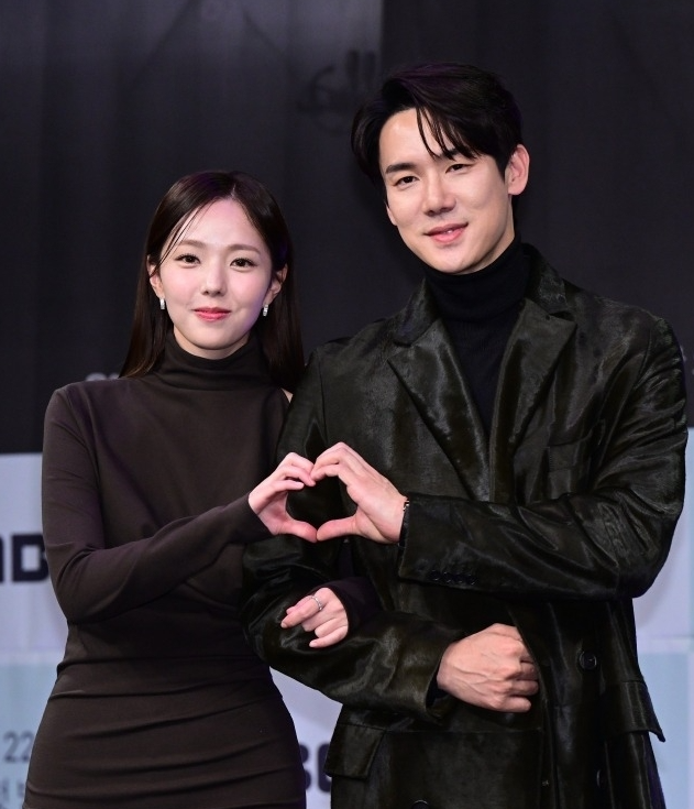 <b>유연석</b>·<b>채수빈</b>의 쇼윈도 부부 스릴러! MBC '지금 거신 전화는... 