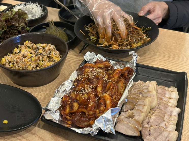  볼빨간쭈꾸미 권선점 | 가성비 좋은 수원 보쌈 쭈꾸미 전문점