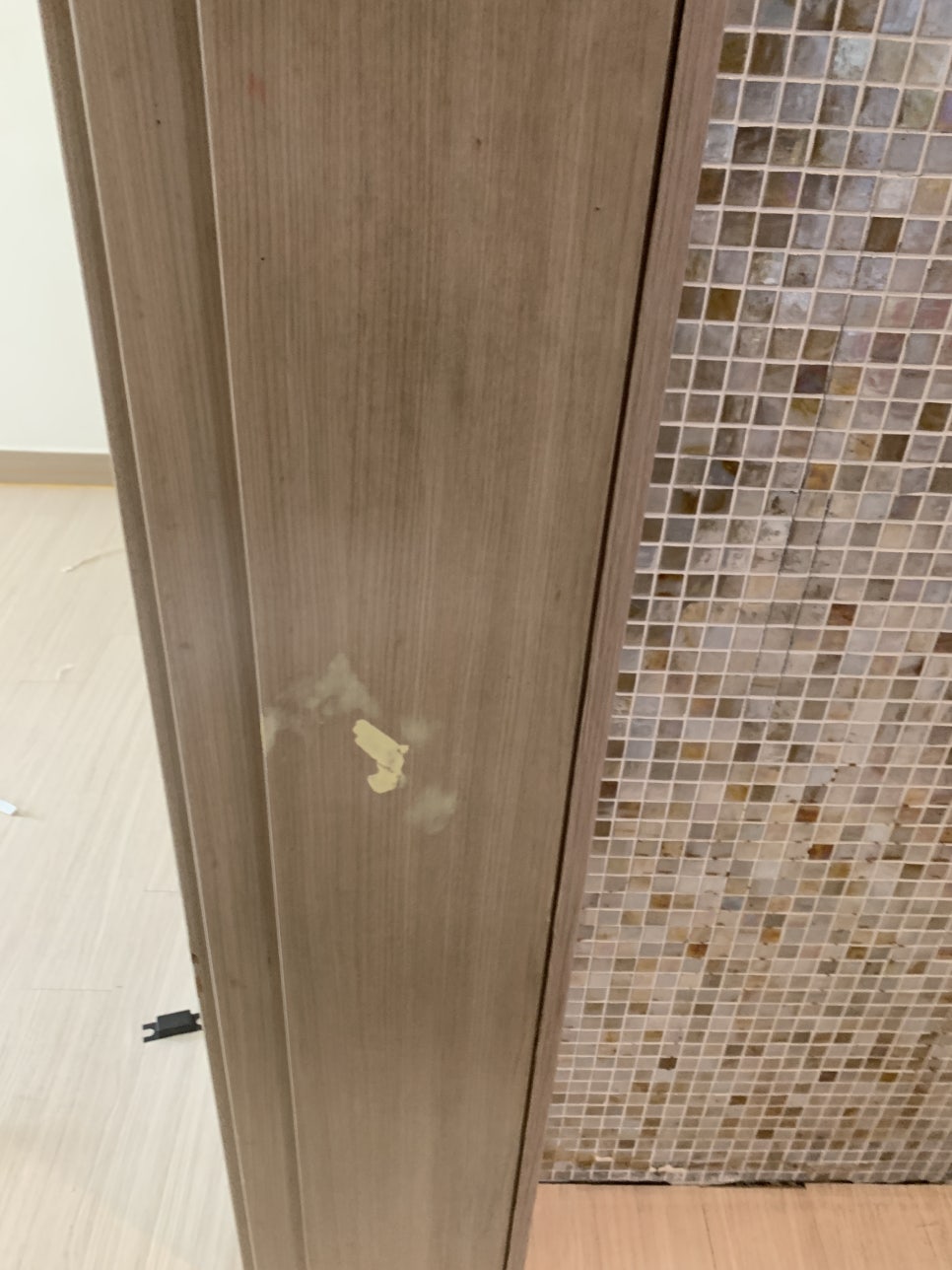 문틀필름복구 못자국 뜯어진필름 보수작업