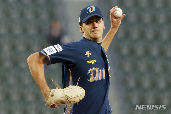 2024 KBO 수비상 투수&외야수 부문 발표, 외야는 <b>홍창기</b>-<b>정수빈</b>... 