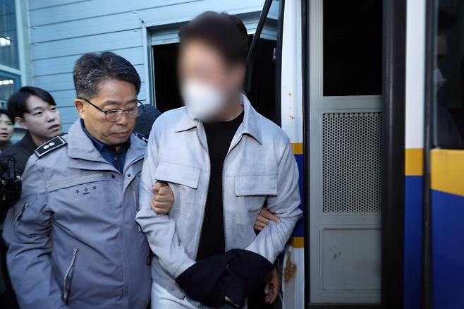 여친 생사 묻던 '<b>마세라티 뺑소니</b>' 피해자, 휠체어 탄 채 눈물만