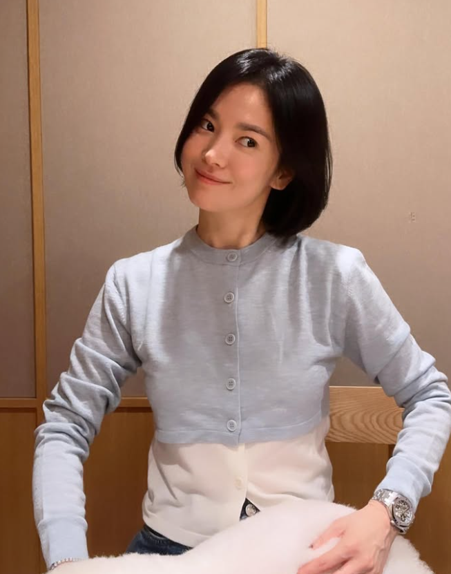 송혜교 블라우스 연청 와이드 팬츠 바지 코디