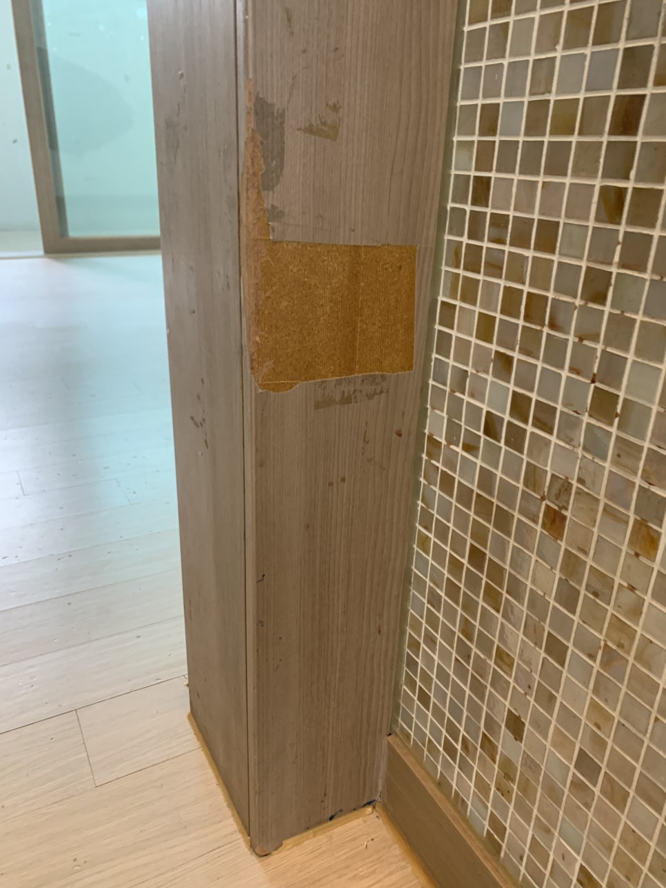 문틀필름복구 못자국 뜯어진필름 보수작업