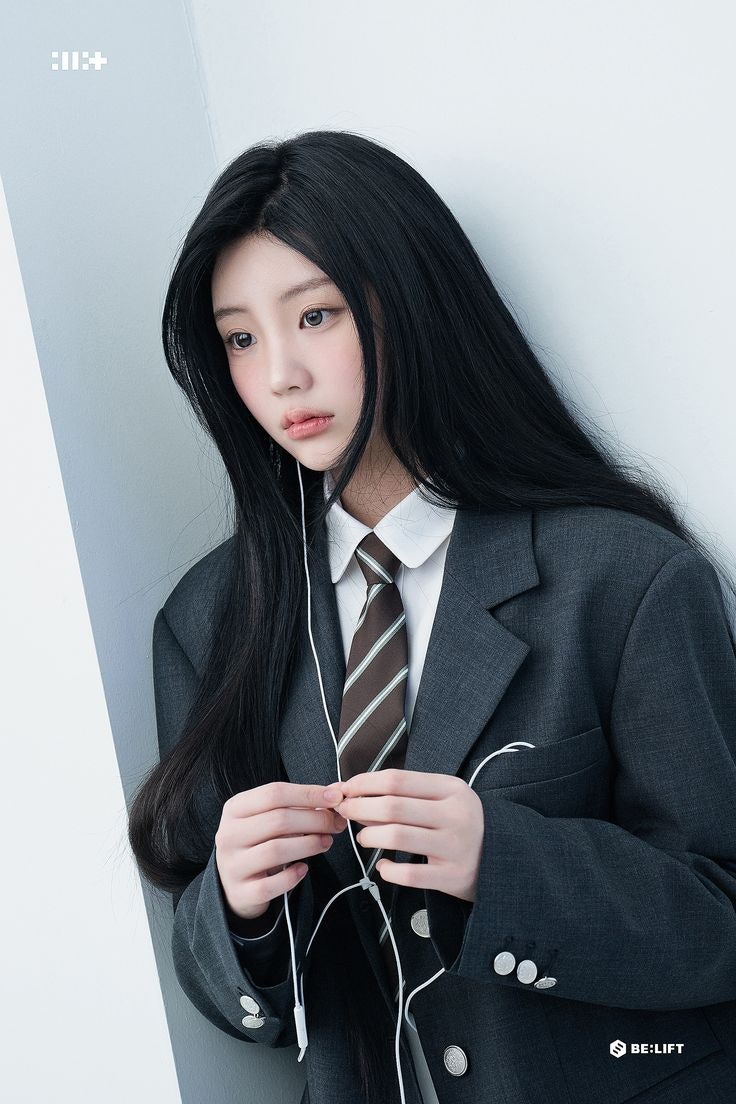 ILLIT Wonhee Profile and Phone Wallpaper Photo Collection