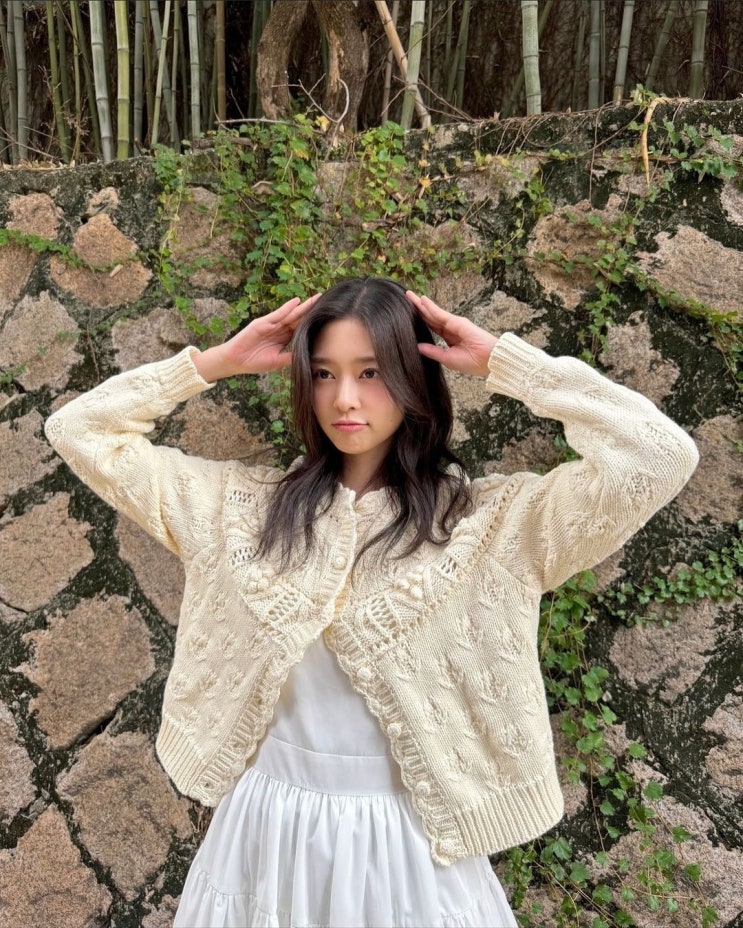  청설 김민주 인스타그램 11월 패션 코디, 비아플레인 니트 가디건 추천!