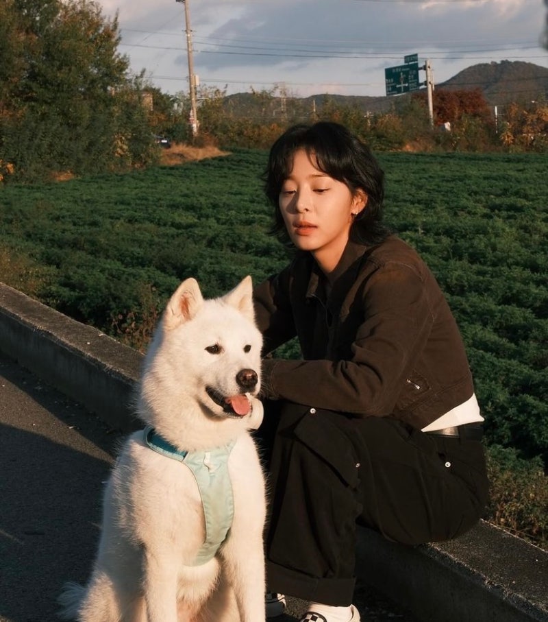 무쇠 소녀단 설인아 단발머리 허쉬 컷 빈티지 펌